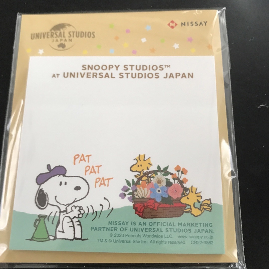 SNOOPY(スヌーピー)のSNOOPY × USJ 日本生命ニッセイ 非売品  フェイスタオル+メモパッド エンタメ/ホビーのコレクション(ノベルティグッズ)の商品写真