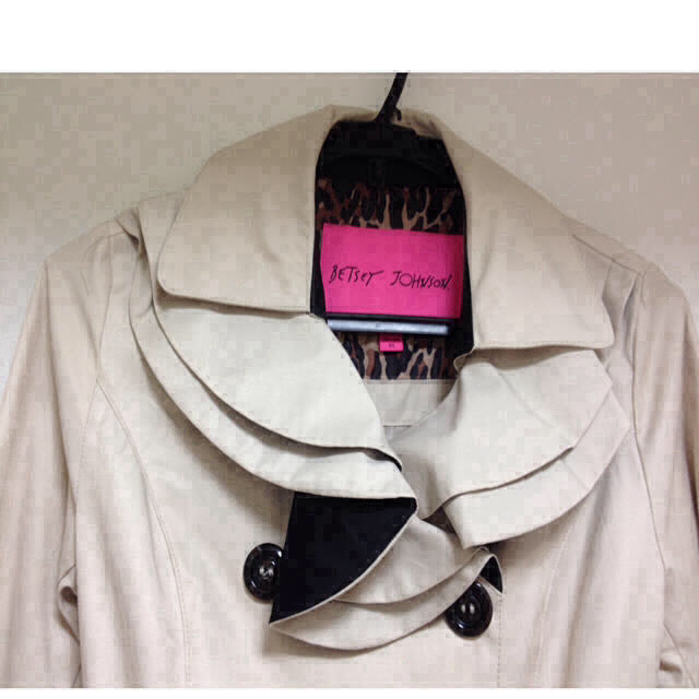 BETSEY JOHNSON(ベッツィジョンソン)のトレンチBetseyJohnson値下げ レディースのジャケット/アウター(トレンチコート)の商品写真