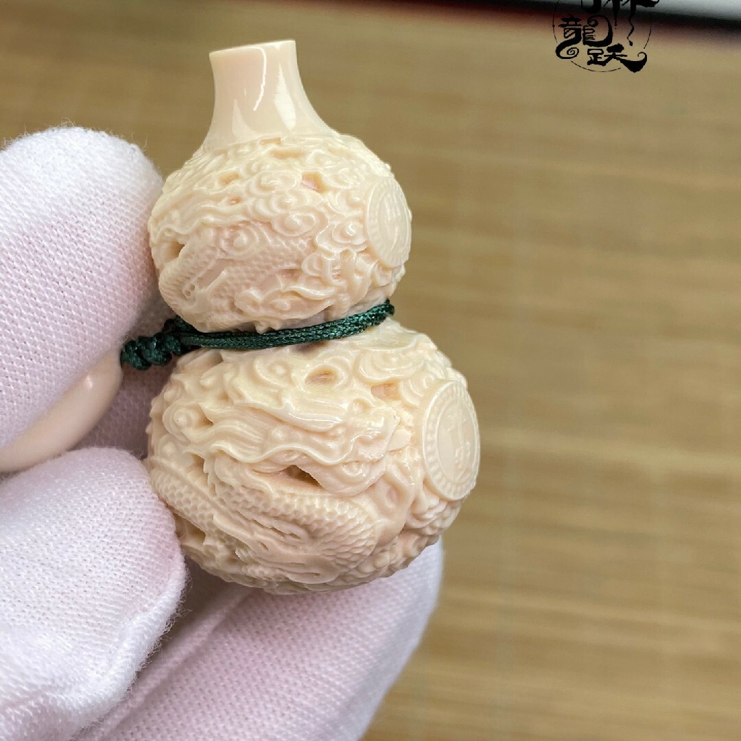 天然　モンマスの牙　手彫り　福禄双収　キーホルダー/バッグ掛け