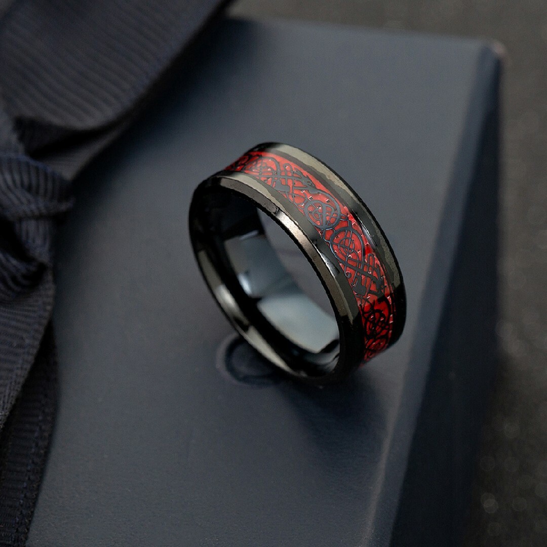 《売れてます！》指輪 メンズ かっこいい ドラゴン 竜 龍紋 平打ち 8mm メンズのアクセサリー(リング(指輪))の商品写真