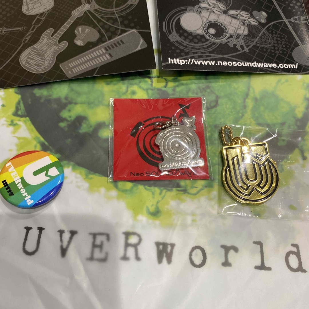 UVERworld(ウーバーワールド)のピンバッジ　キーホルダー　UVERworldグッズ エンタメ/ホビーのタレントグッズ(ミュージシャン)の商品写真