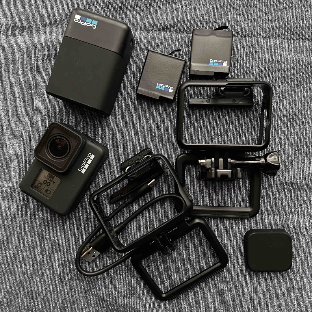 発送法方GoPro Hero 7 Black 電池計3本・充電器付