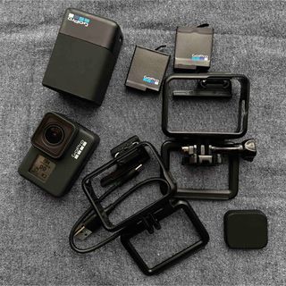 ゴープロ(GoPro)のGoPro Hero 7 Black 電池計3本・充電器付(ビデオカメラ)