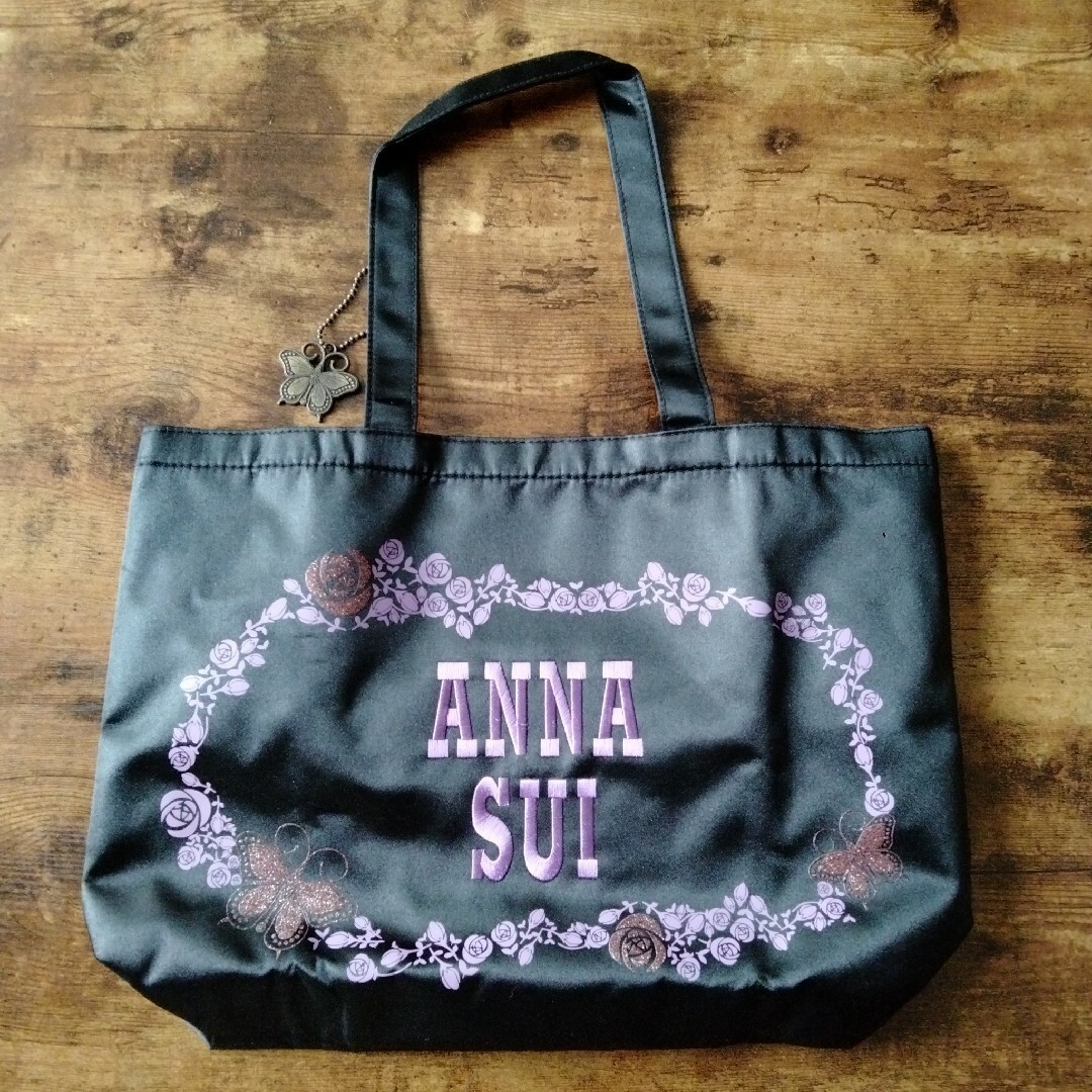ANNA SUI(アナスイ)のANNA SUIアナスイBIGトートバッグ蝶チャーム付き巾着タイプ新品 レディースのバッグ(トートバッグ)の商品写真