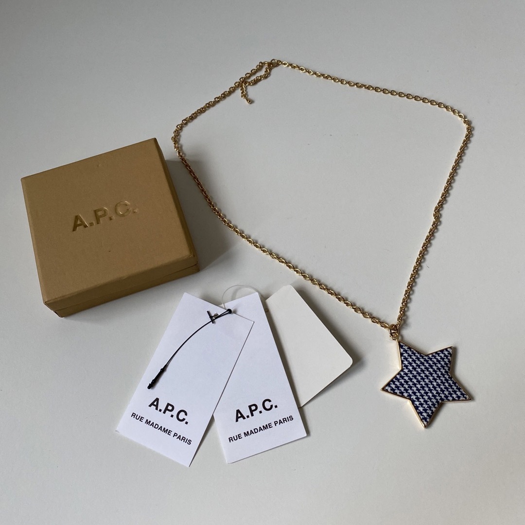 A.P.C(アーペーセー)のアーペーセー A.P.C. ペンダント ネックレス 星 スター ETOIL レディースのアクセサリー(ネックレス)の商品写真