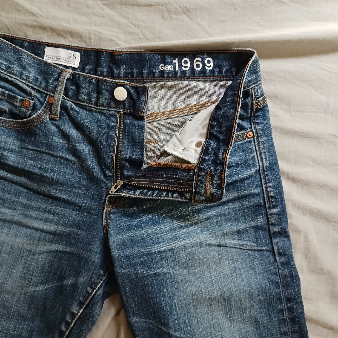 GAP(ギャップ)のGAP 1969 ボーイフレンドデニム 25 レディースのパンツ(デニム/ジーンズ)の商品写真