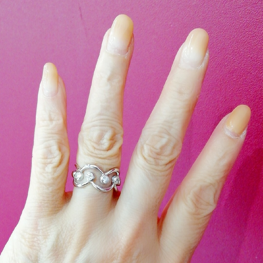 K18WG✨ダイヤ0.50ct✨綺麗なダイヤを包むデザイン✨リング✨素敵です！ レディースのアクセサリー(リング(指輪))の商品写真