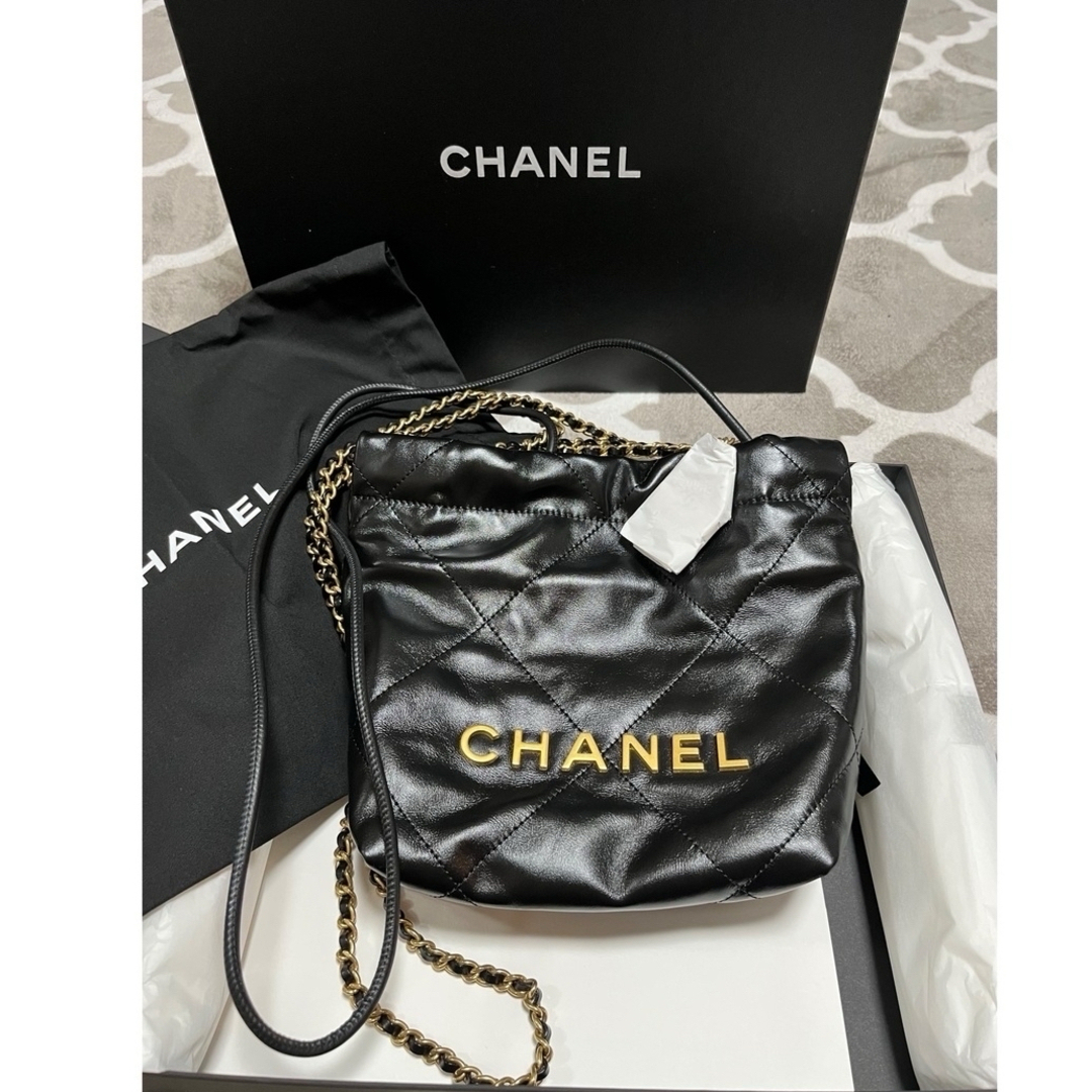 レディース期間限定CHANEL22ミニバッグ希少23最新、新品