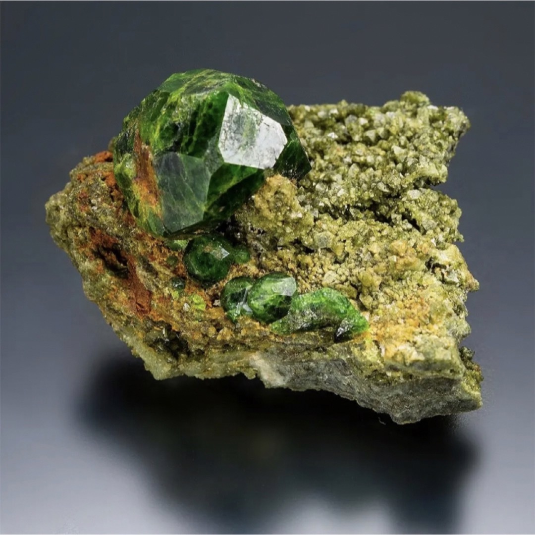 販売正規 イラン デマントイドガーネット A845 天然石 原石 鉱物標本 