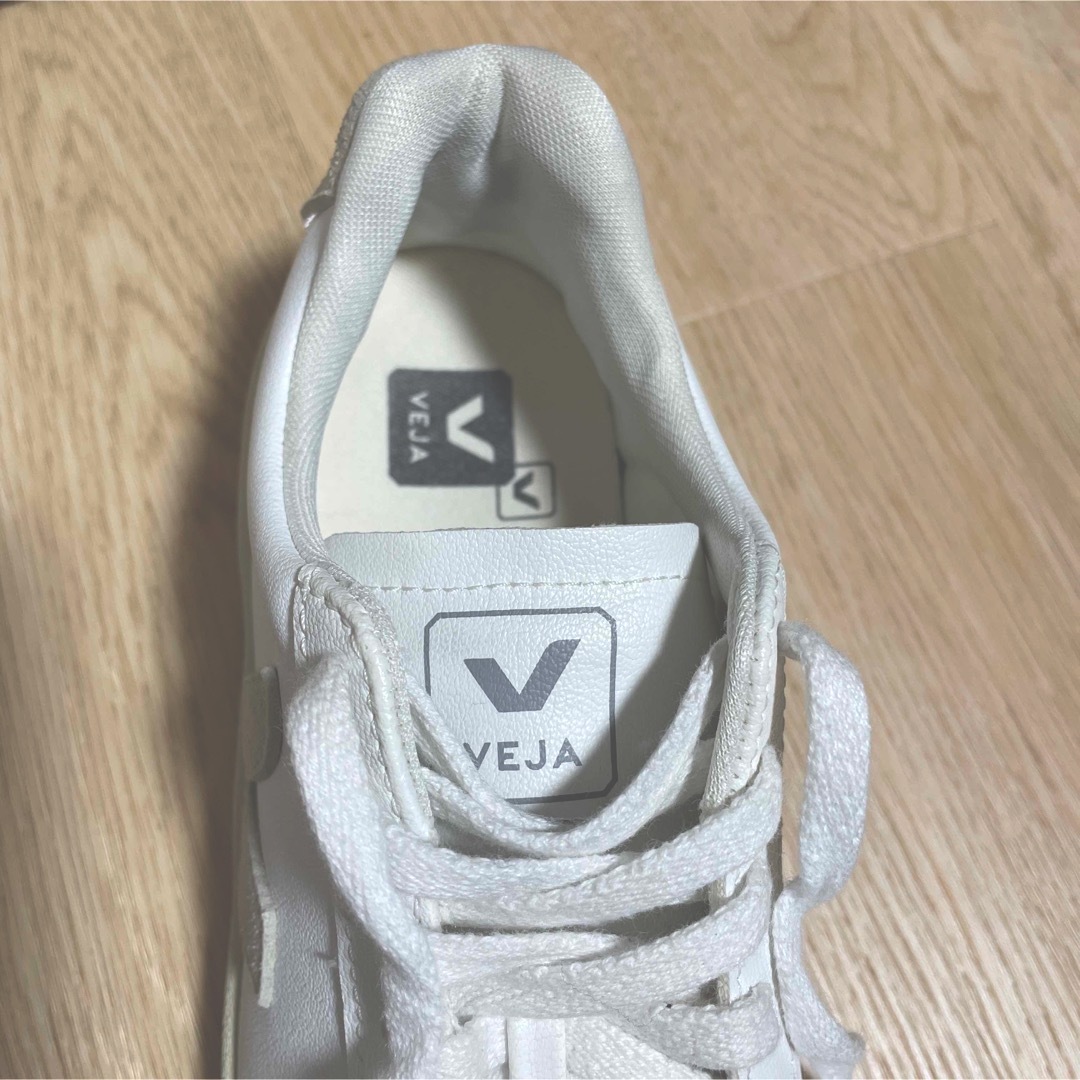 VEJA(ヴェジャ)のVEJA ヴェジャスニーカー 希少サイズ35 美品　デイト　オートリーアディダス レディースの靴/シューズ(スニーカー)の商品写真