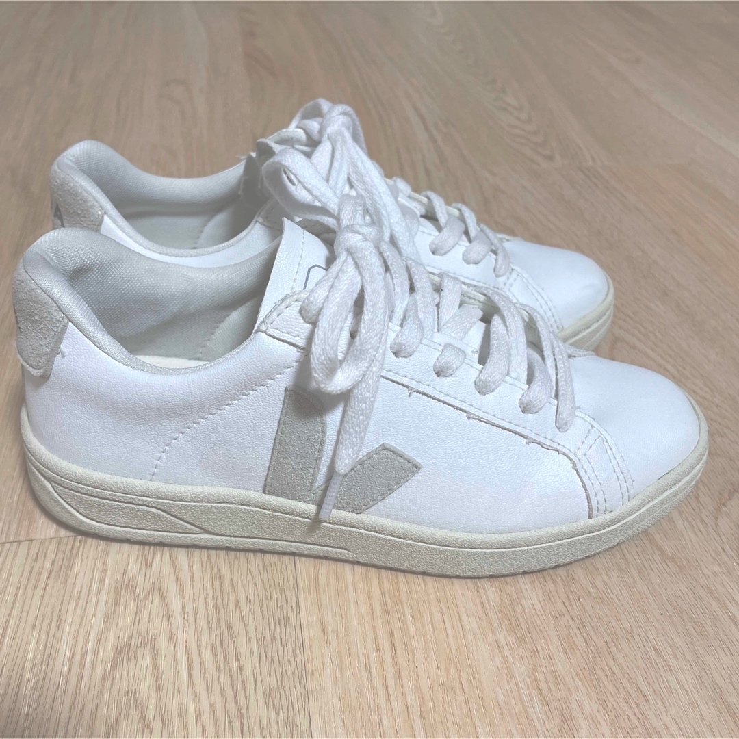 VEJA(ヴェジャ)のVEJA ヴェジャスニーカー 希少サイズ35 美品　デイト　オートリーアディダス レディースの靴/シューズ(スニーカー)の商品写真