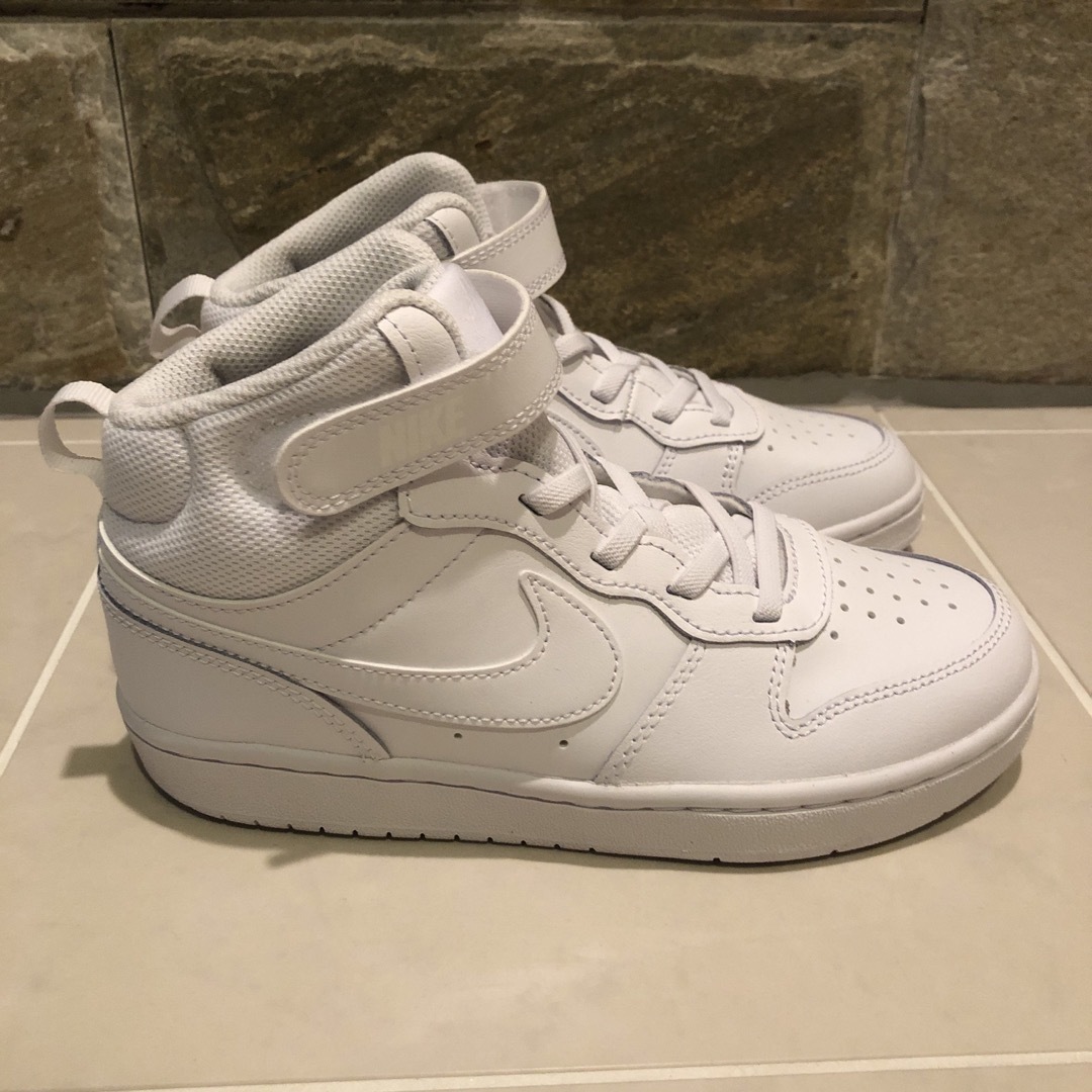 NIKE(ナイキ)のNIKE キッズ　21.5 キッズ/ベビー/マタニティのキッズ靴/シューズ(15cm~)(スニーカー)の商品写真