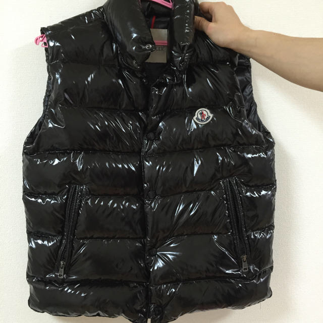 MONCLER(モンクレール)の専用モンクレール ダウンベスト シャイニーブラック メンズのジャケット/アウター(ダウンベスト)の商品写真