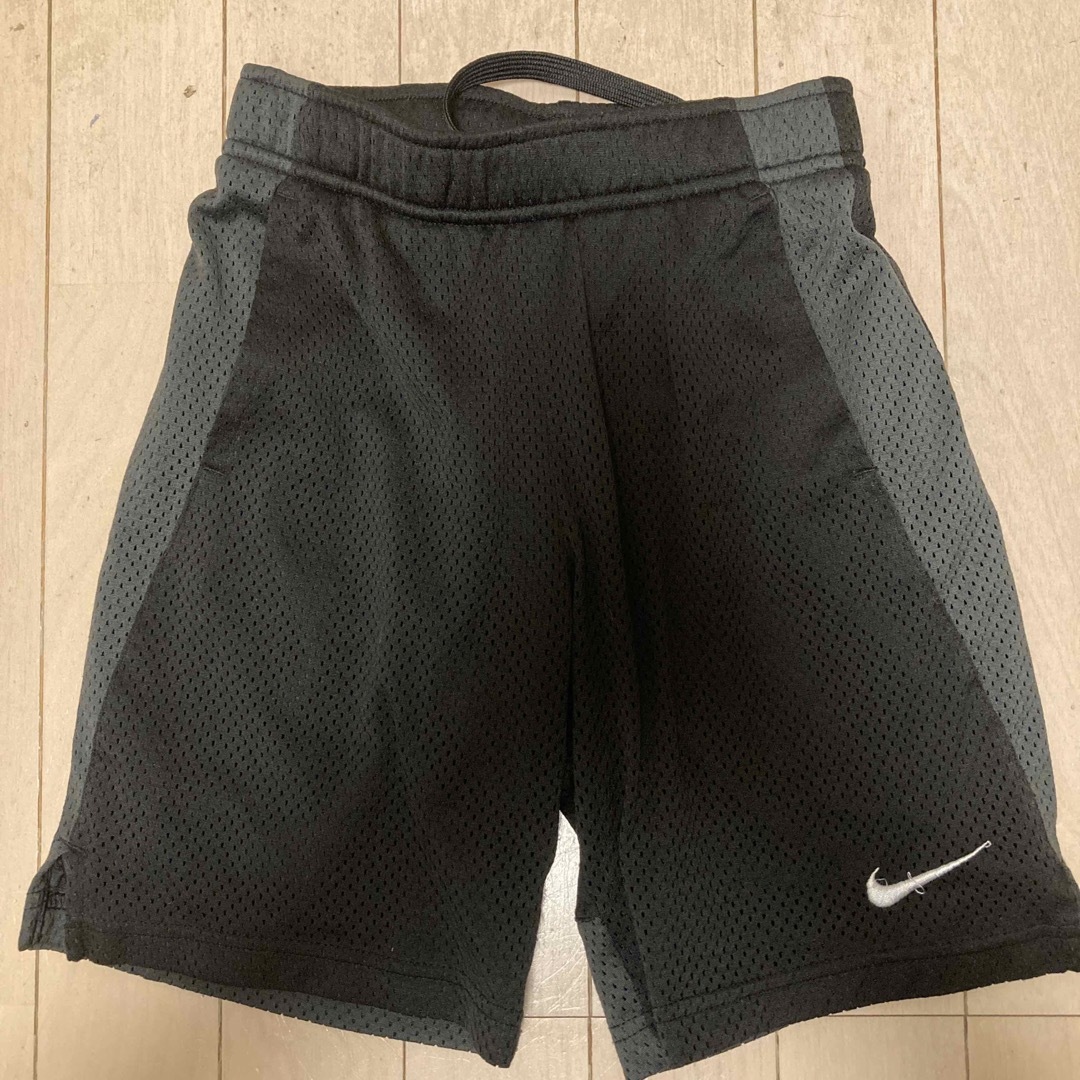 NIKE(ナイキ)のナイキ　ハーフパンツ　キッズXS 120-130 黒 キッズ/ベビー/マタニティのキッズ服男の子用(90cm~)(パンツ/スパッツ)の商品写真