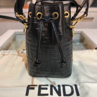FENDI - 極美品 FENDI モントレゾール ブラック 美品の通販｜ラクマ
