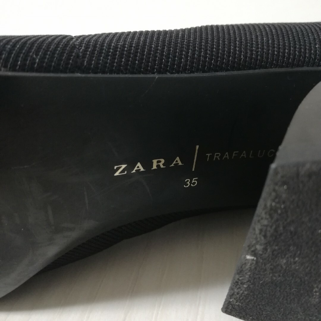 ZARA(ザラ)のZARA レディース サークル付きヒールブーツ　22.5 レディースの靴/シューズ(ブーツ)の商品写真