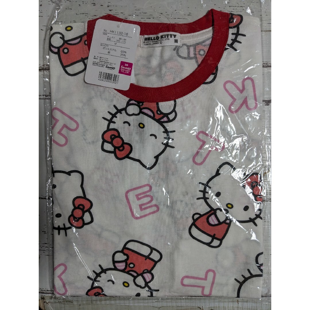 サンリオ(サンリオ)のsanrio サンリオ ハローキティ総柄 半袖 Tシャツ M レディースのトップス(Tシャツ(半袖/袖なし))の商品写真