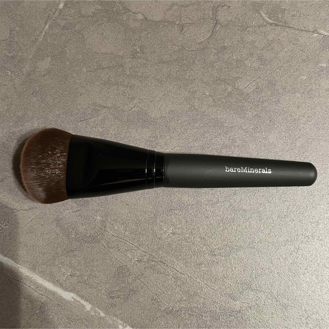 bareMinerals(ベアミネラル)のベアミネラル　ファンデーションブラシ コスメ/美容のメイク道具/ケアグッズ(チーク/フェイスブラシ)の商品写真