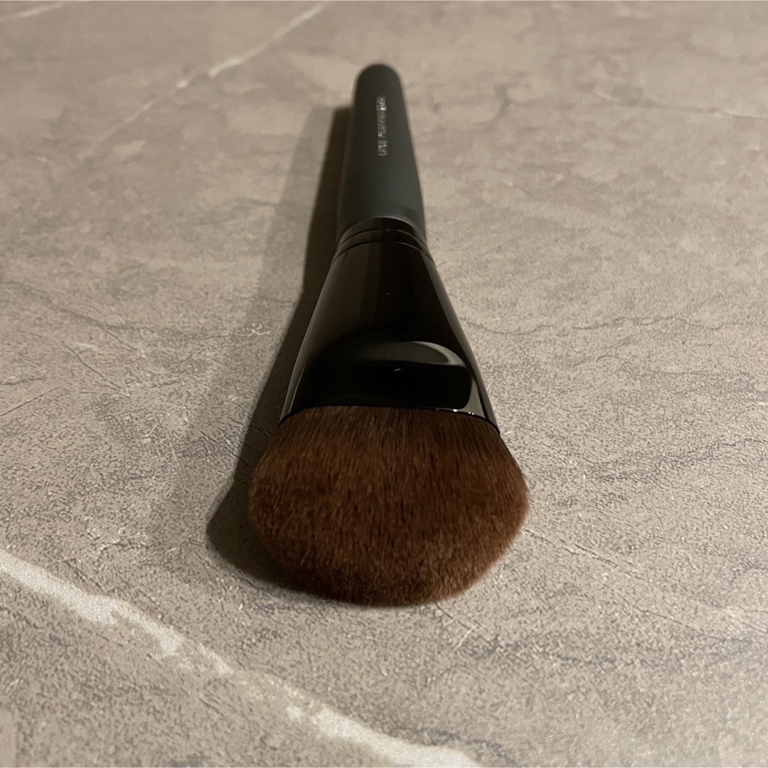 bareMinerals(ベアミネラル)のベアミネラル　ファンデーションブラシ コスメ/美容のメイク道具/ケアグッズ(チーク/フェイスブラシ)の商品写真