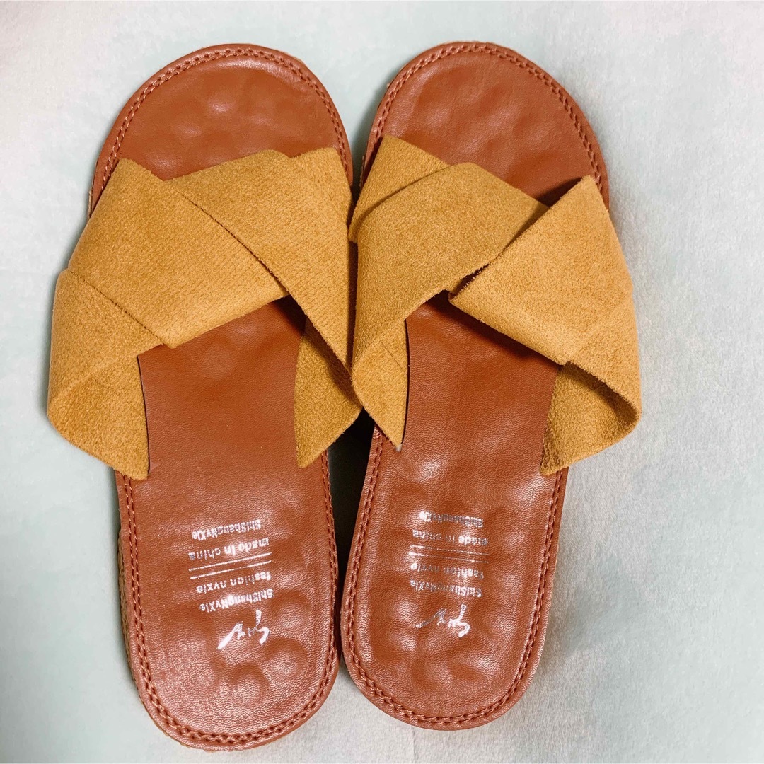 サンダル　フラット　黄色　24cm  ぺたんこ　履きやすい　カジュアル　春　夏 レディースの靴/シューズ(サンダル)の商品写真