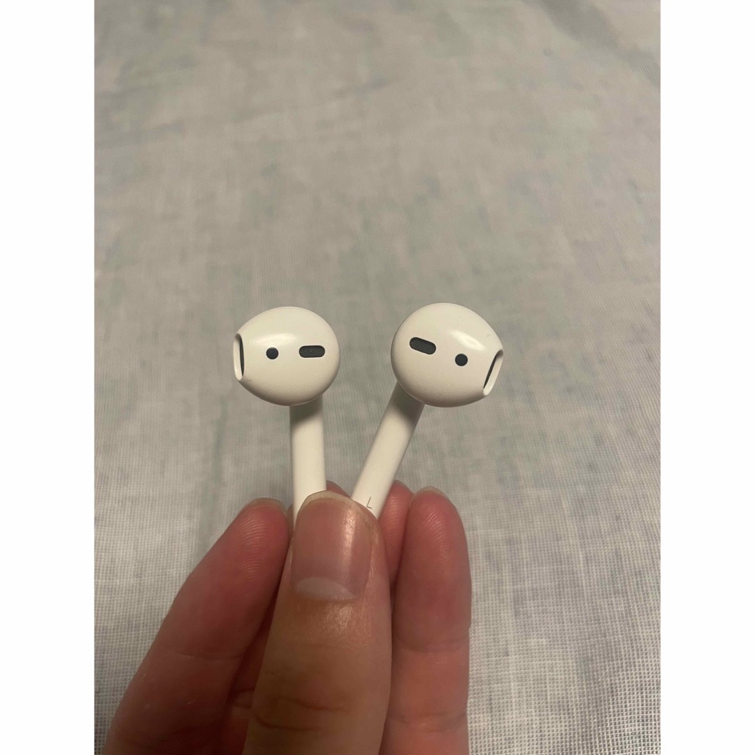 AirPods 第2世代 純正品 正規品 スマホ/家電/カメラのオーディオ機器(ヘッドフォン/イヤフォン)の商品写真