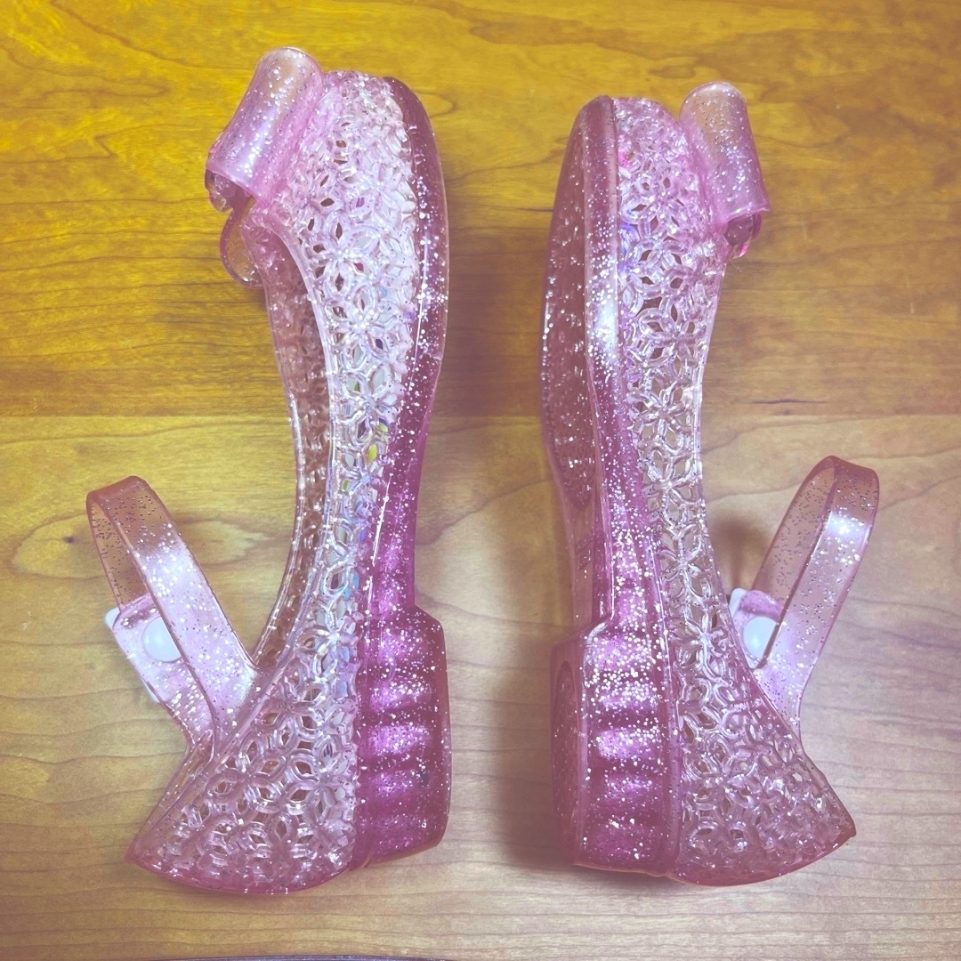 ハローキティ(ハローキティ)のハローキティ  ピンク色　サンダル　16cm キッズ/ベビー/マタニティのキッズ靴/シューズ(15cm~)(サンダル)の商品写真