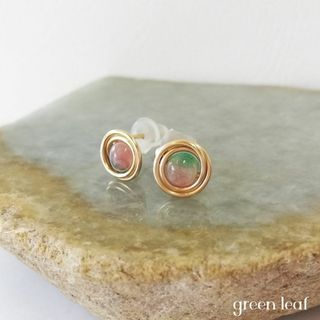 14kgf＊花翡翠の小さな一粒ピアス～淡いピンク×グリーン～(ピアス)