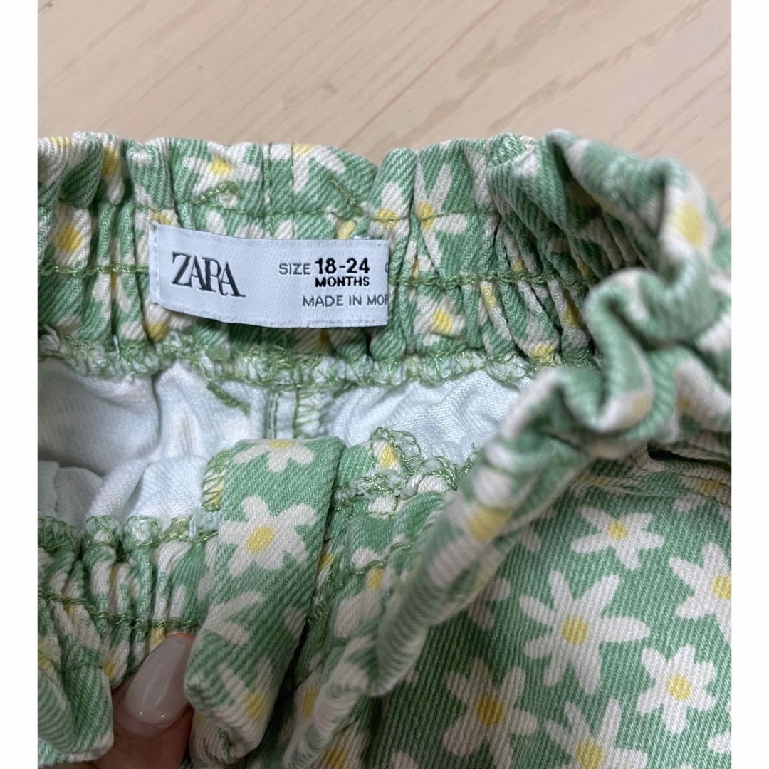 ZARA KIDS(ザラキッズ)の花柄パンツ キッズ/ベビー/マタニティのキッズ服女の子用(90cm~)(パンツ/スパッツ)の商品写真