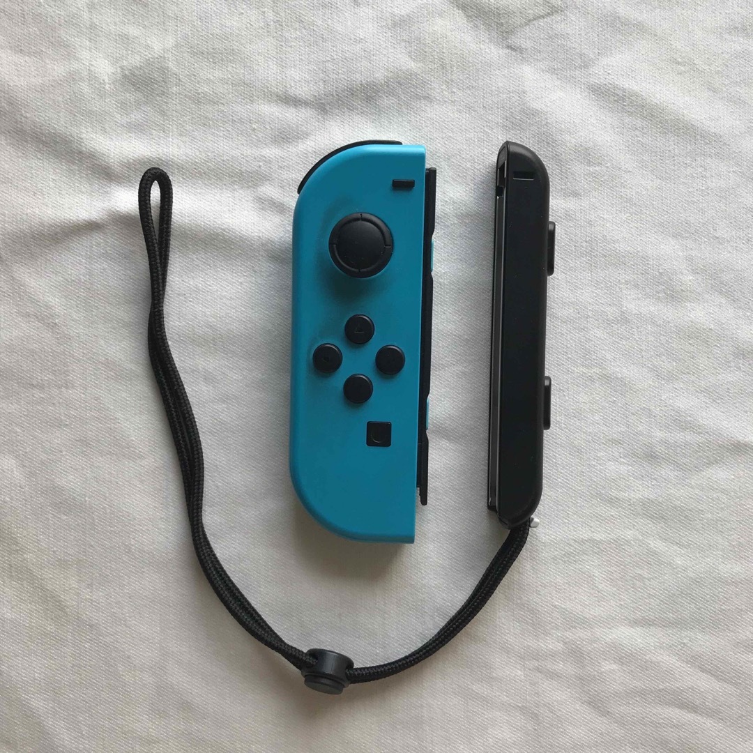 Nintendo Switch(ニンテンドースイッチ)の【ジャンク】純正　switch スイッチ　ジョイコンと付属品 エンタメ/ホビーのゲームソフト/ゲーム機本体(その他)の商品写真