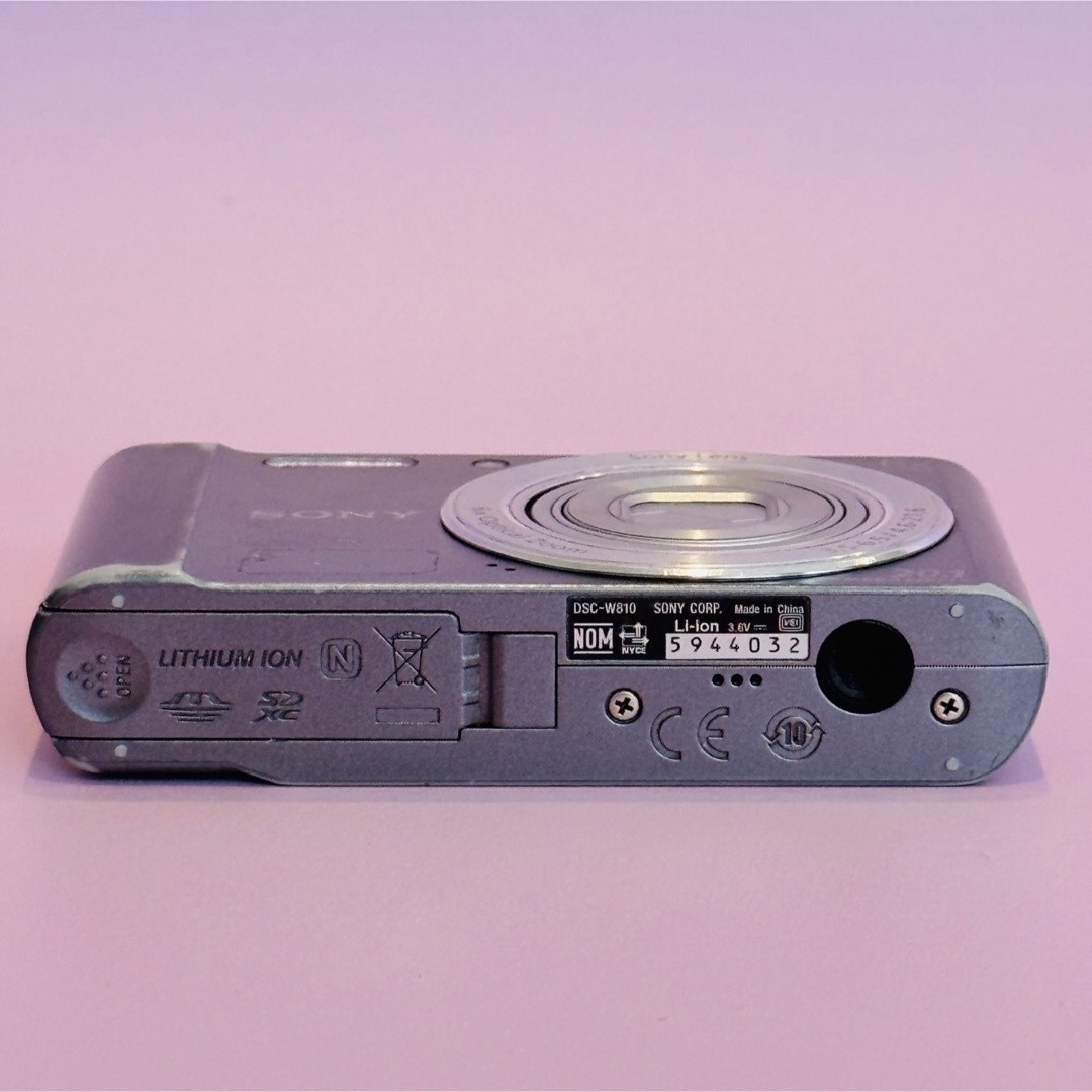 SONY(ソニー)のSONY Cyber−Shot W DSC-W810 シルバー スマホ/家電/カメラのカメラ(コンパクトデジタルカメラ)の商品写真