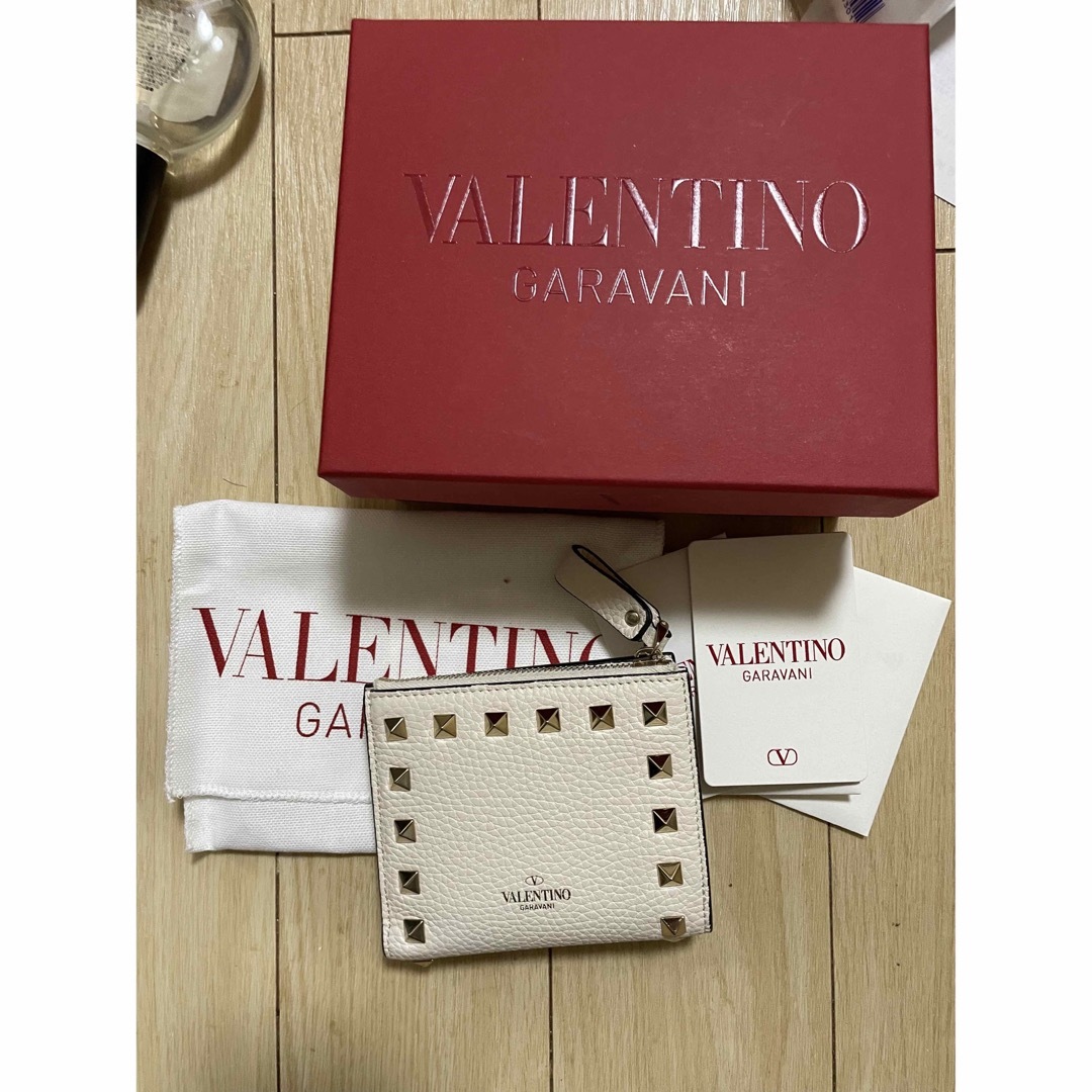 valentino garavani(ヴァレンティノガラヴァーニ)の◆VALENTINO◆ロックスタッズ 二つ折り ウォレット  レディースのファッション小物(財布)の商品写真
