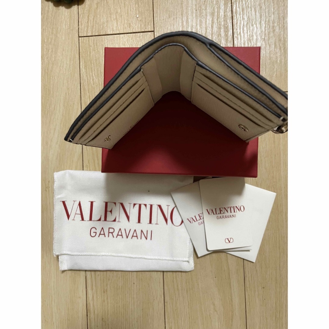 valentino garavani(ヴァレンティノガラヴァーニ)の◆VALENTINO◆ロックスタッズ 二つ折り ウォレット  レディースのファッション小物(財布)の商品写真