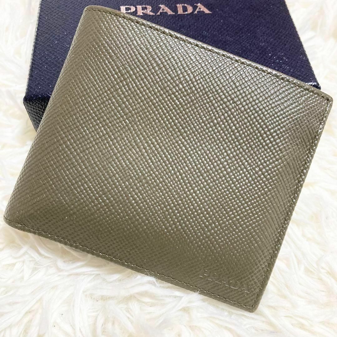 PRADA - 希少カラー 極美品 プラダ 二つ折り財布 型押し サフィアーノ