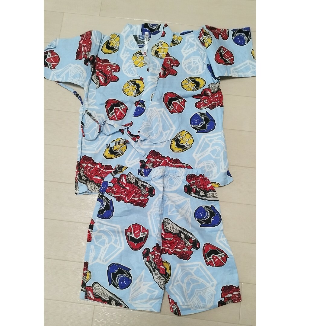 キラメイジャー光る甚平 100cm キッズ/ベビー/マタニティのキッズ服男の子用(90cm~)(パジャマ)の商品写真