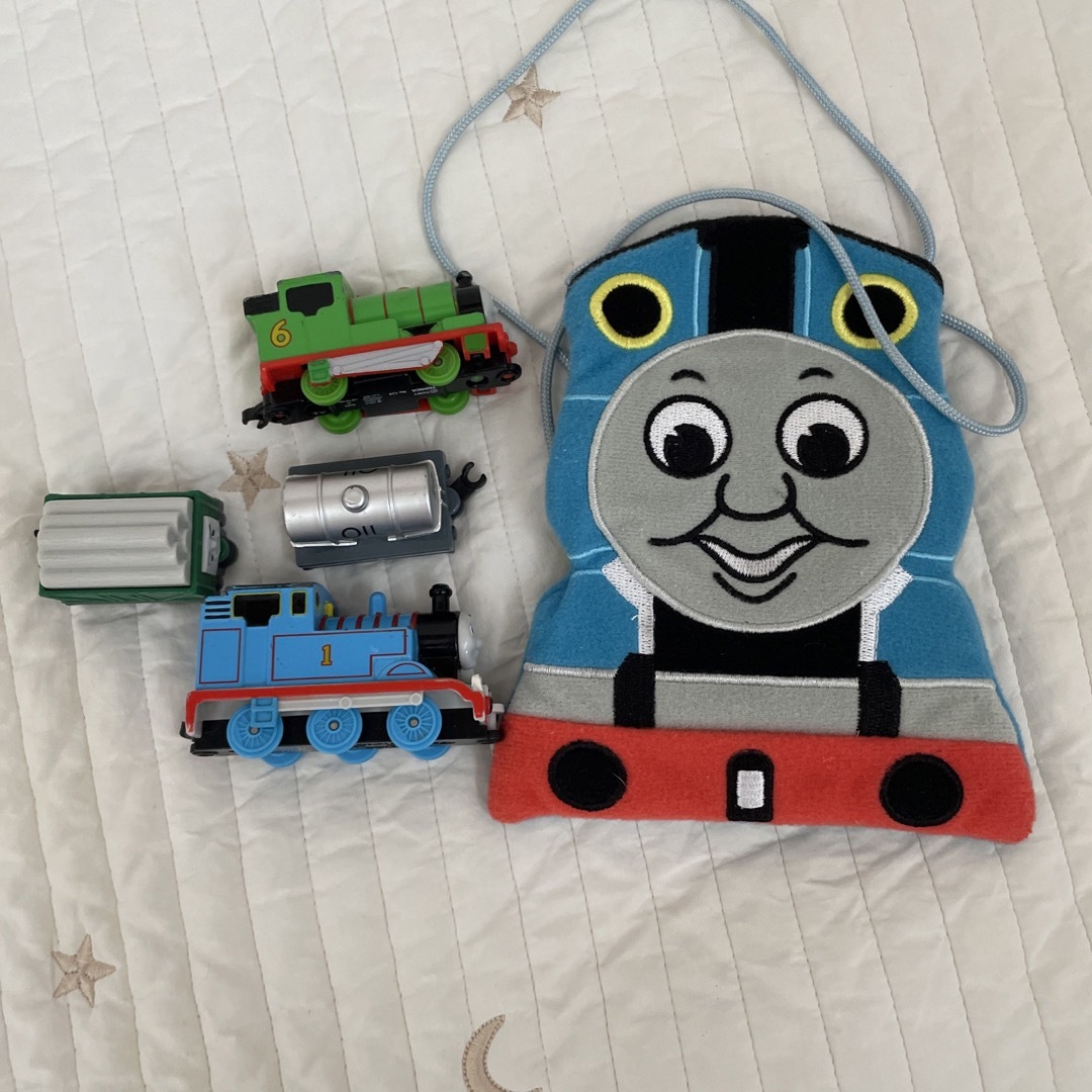 THOMAS(トーマス)のトーマス　トミカ4点　ポシェットセット キッズ/ベビー/マタニティのおもちゃ(電車のおもちゃ/車)の商品写真