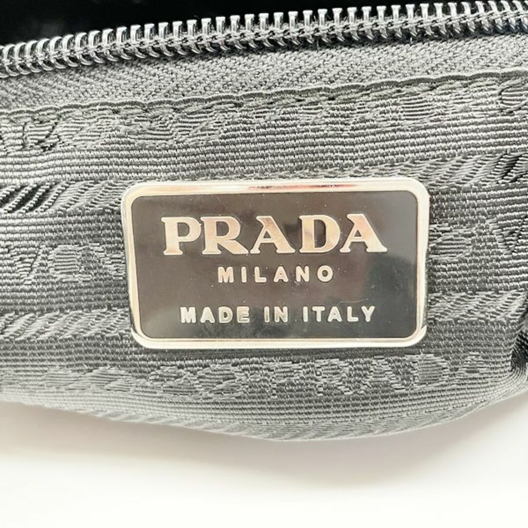 PRADA(プラダ)のPRADA 三角ロゴ プレート ワンショルダー ショルダーバッグ サテン レディースのバッグ(ショルダーバッグ)の商品写真