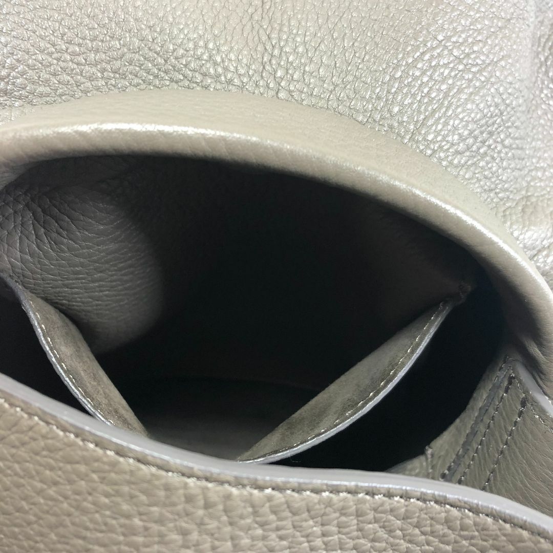 【美品】ヒロフ Hロゴ レザー ハンドバッグ ライトグレー レディースのバッグ(ハンドバッグ)の商品写真