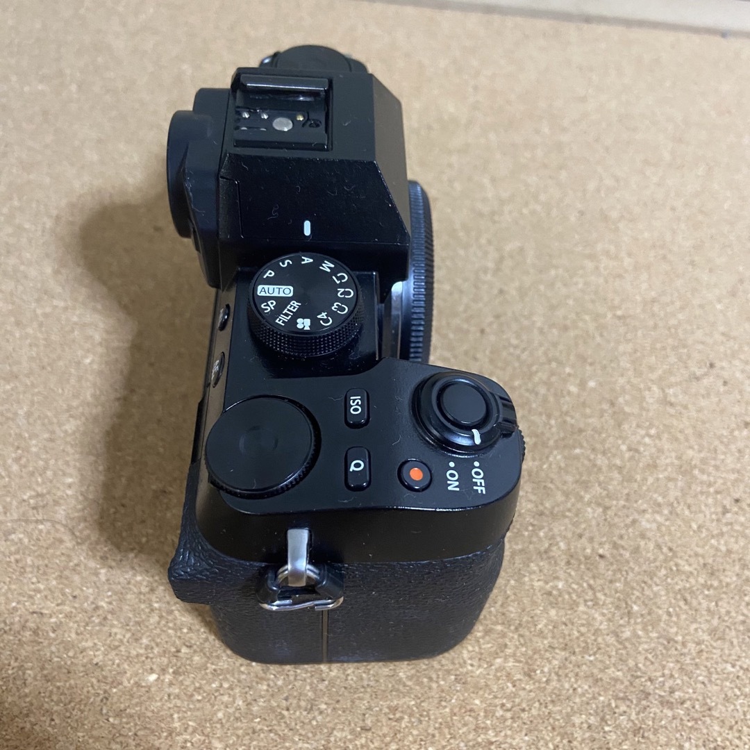 フジフィルム　ミラーレスカメラ　X-S10 ボディ