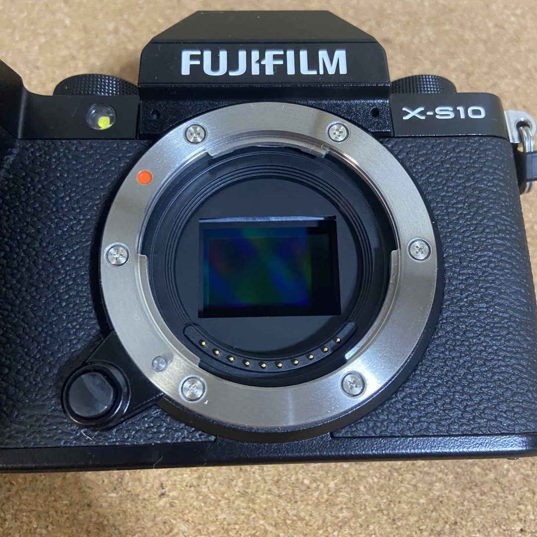 フジフィルム　ミラーレスカメラ　X-S10 ボディ