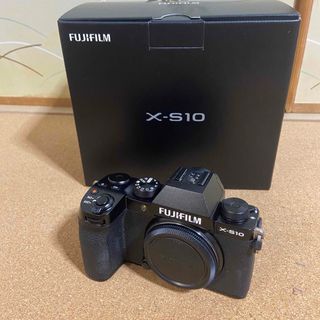 フジフイルム(富士フイルム)のフジフィルム　ミラーレスカメラ　X-S10 ボディ(ミラーレス一眼)