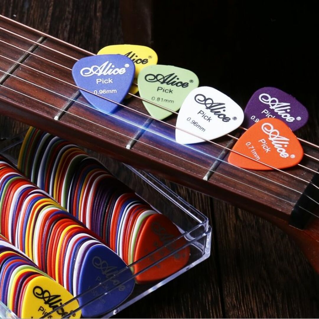 ギターピック15枚 多種類 お試しセット！ カラフル ティアドロップ 三角型 楽器のギター(エレキギター)の商品写真