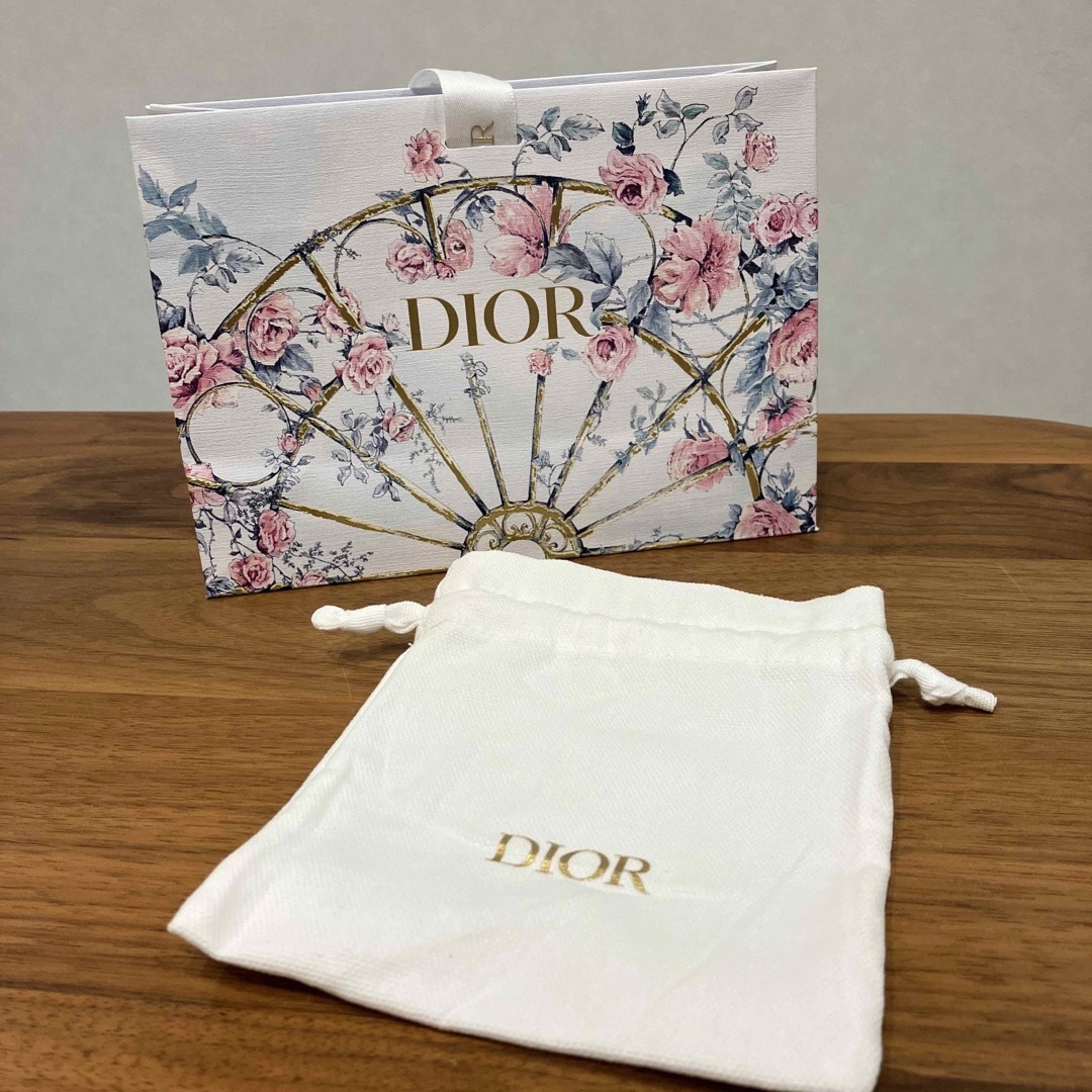 Dior(ディオール)のDior 紙袋　巾着　セット　未使用 コスメ/美容のコスメ/美容 その他(その他)の商品写真