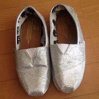 TOMS シルバースパンコールシューズ♪(スニーカー)