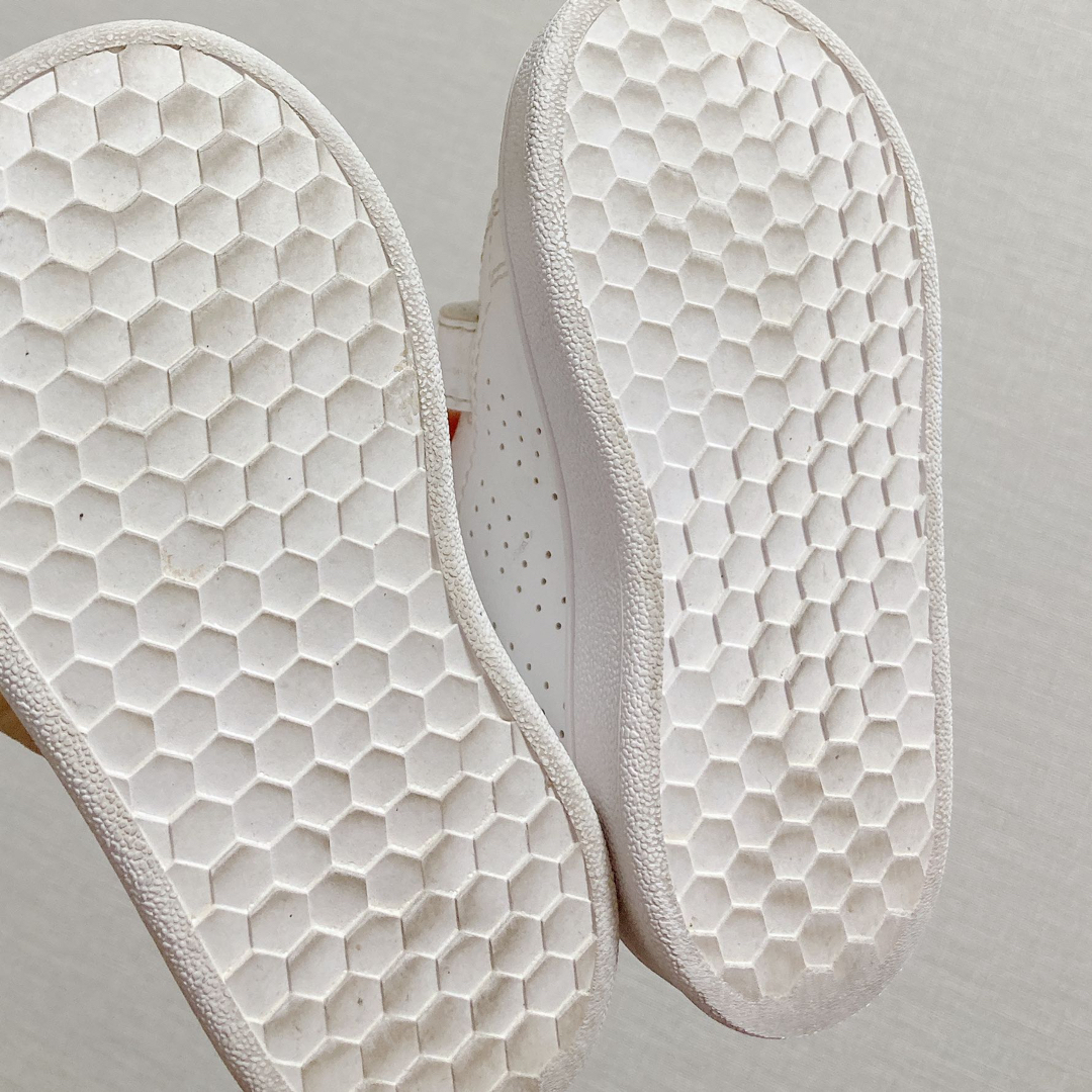 adidas(アディダス)のadidas キッズ　スニーカー キッズ/ベビー/マタニティのキッズ靴/シューズ(15cm~)(スニーカー)の商品写真