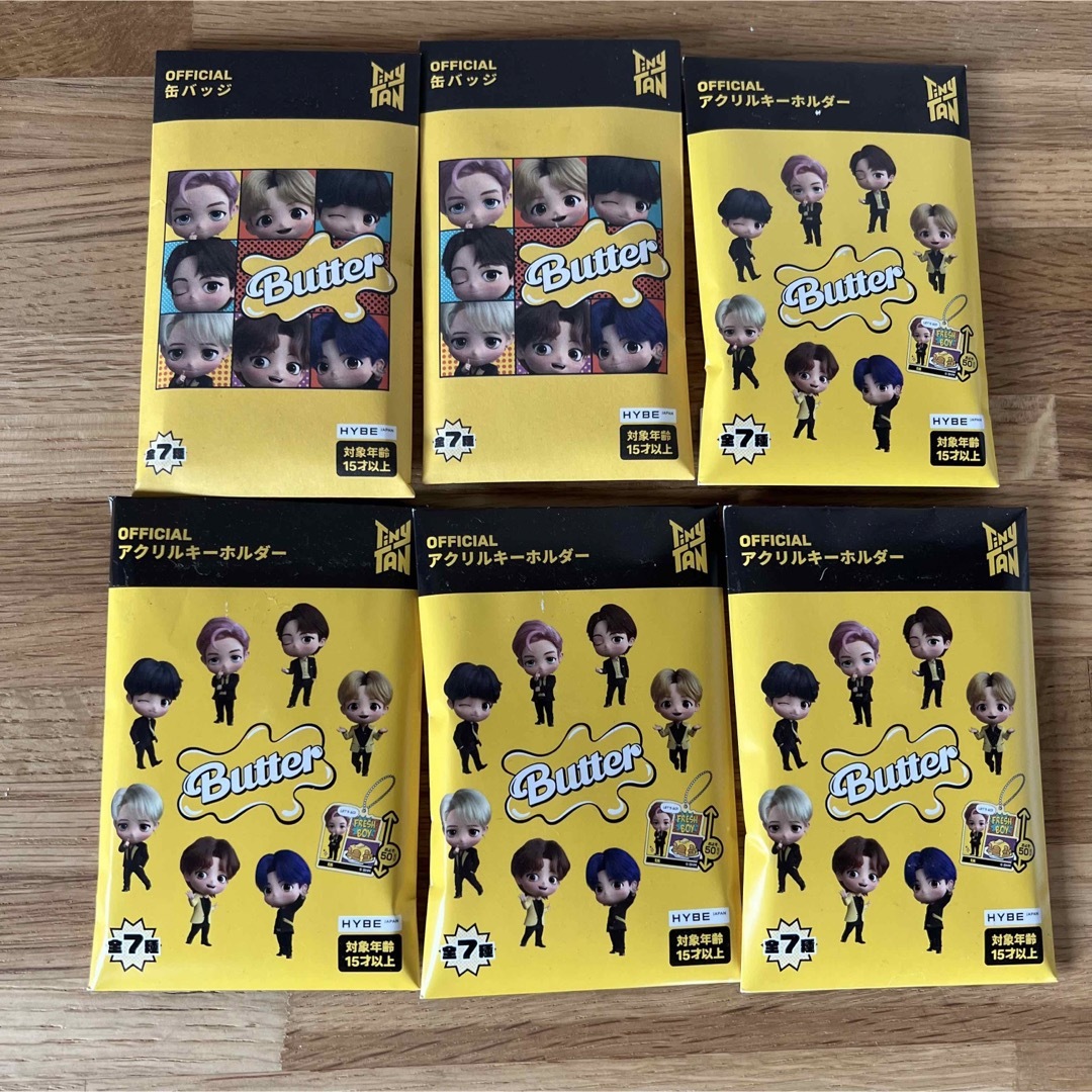 BTS tinytan 缶バッジ　アクリルキーホルダー　未開封 エンタメ/ホビーのタレントグッズ(アイドルグッズ)の商品写真