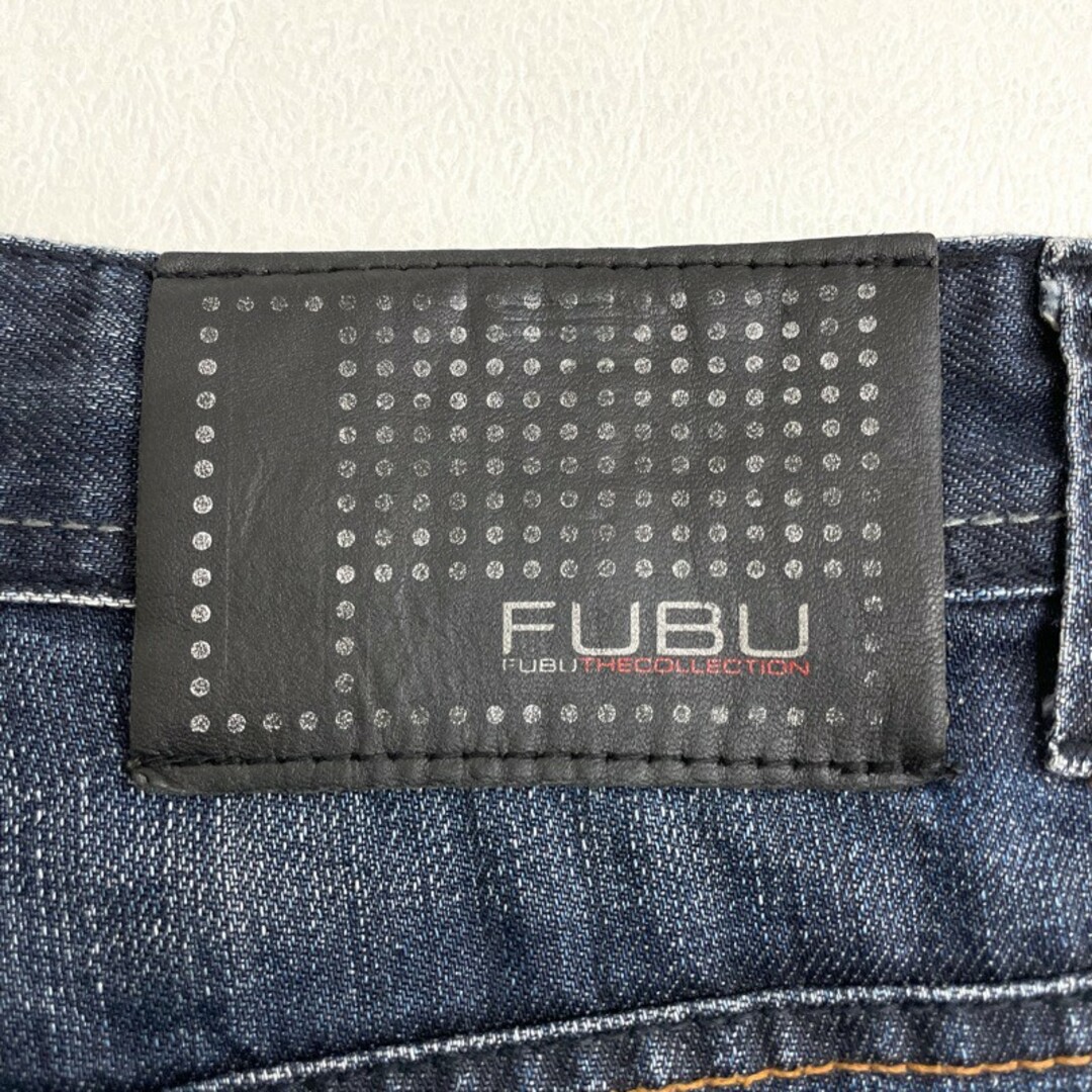 US古着 フブ FUBU THE COLLECTION デニム パンツ ヒゲ ロゴ 刺繍 プリント Y2K サイズ：W31 L33 インディゴ  【中古】 メンズのスーツ(スラックス/スーツパンツ)の商品写真