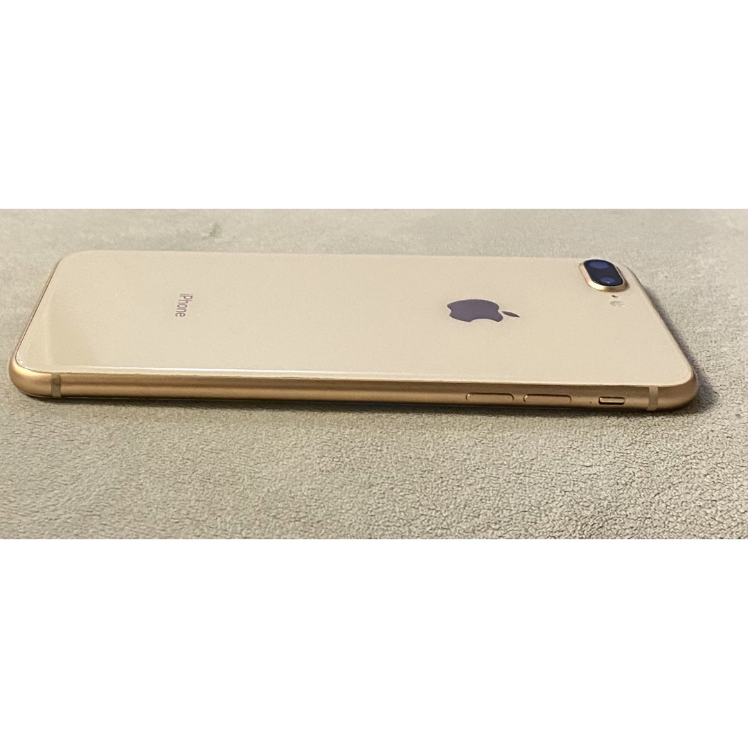 Apple(アップル)のiPhone 8 Plus Gold 64 GB SIMフリー スマホ/家電/カメラのスマートフォン/携帯電話(スマートフォン本体)の商品写真