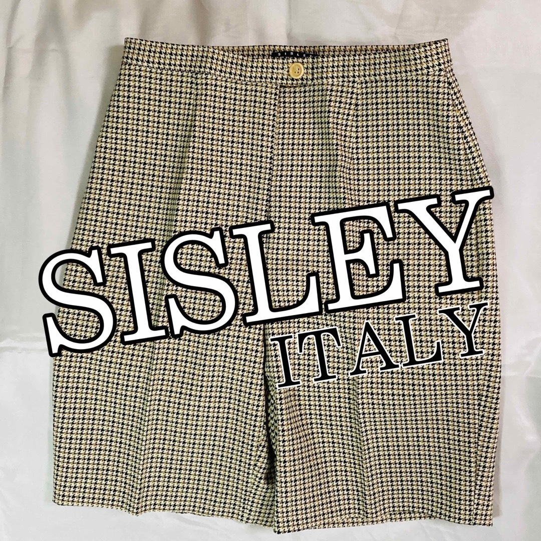 Sisley(シスレー)のSISLEY　ハーフパンツ　イタリア製　シスレー　シワになりにくく、お手入れ簡単 レディースのパンツ(ハーフパンツ)の商品写真