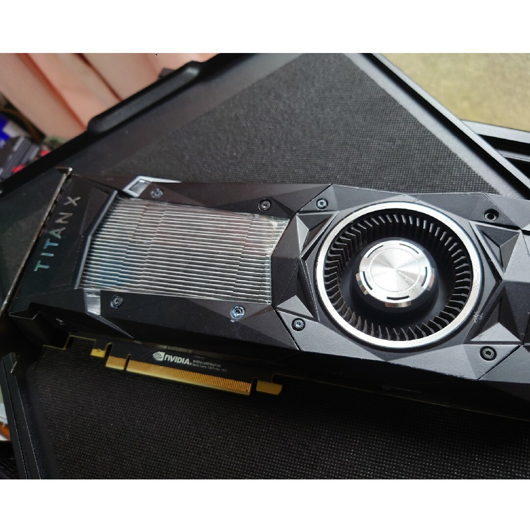 NVIDIA TITAN X（pascal）