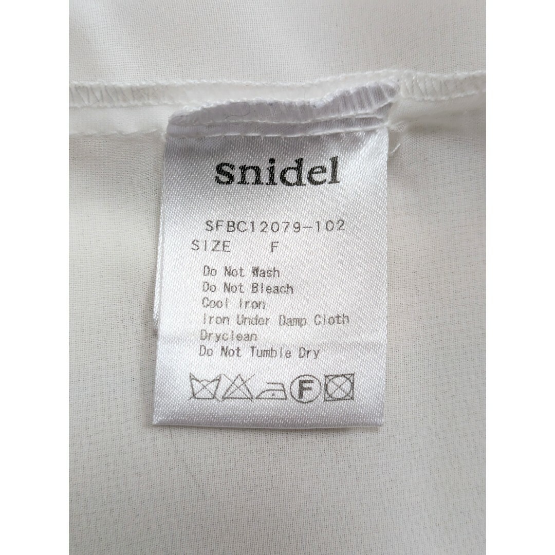 SNIDEL(スナイデル)のsnidel　スナイデル　シアー　ノースリーブ　シャツ　オフホワイト　白 レディースのトップス(シャツ/ブラウス(半袖/袖なし))の商品写真